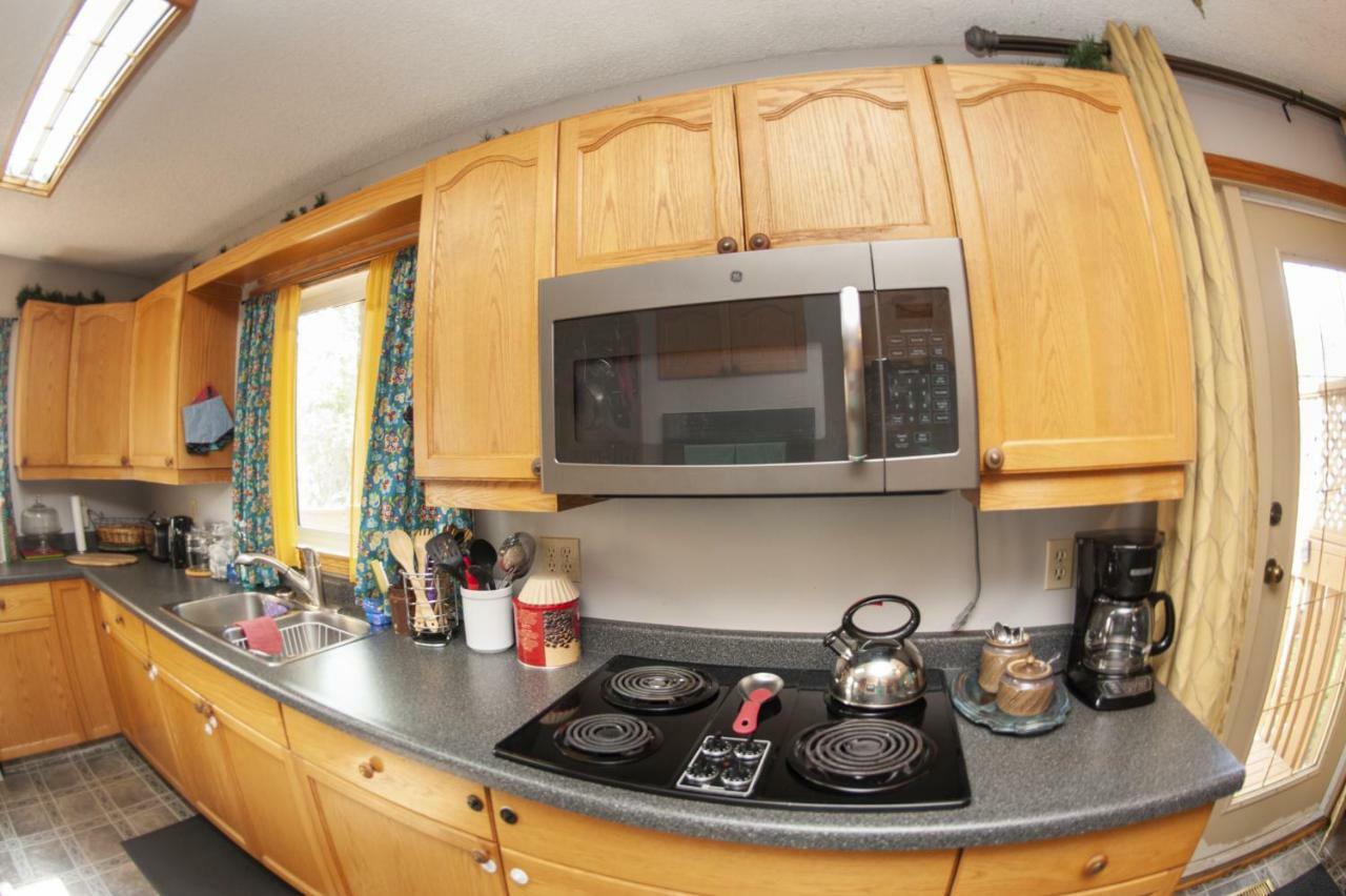 Tiga Bed And Breakfast Yellowknife Eksteriør billede