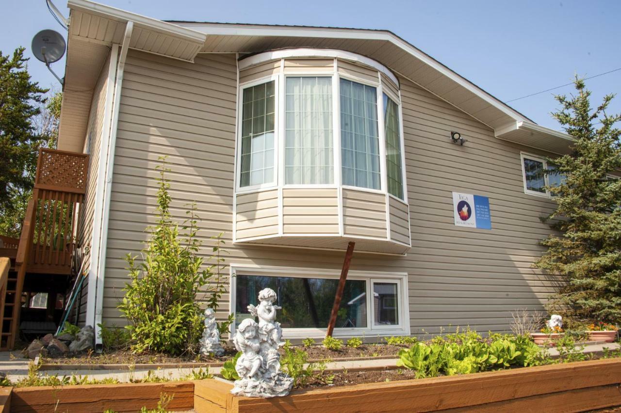 Tiga Bed And Breakfast Yellowknife Eksteriør billede