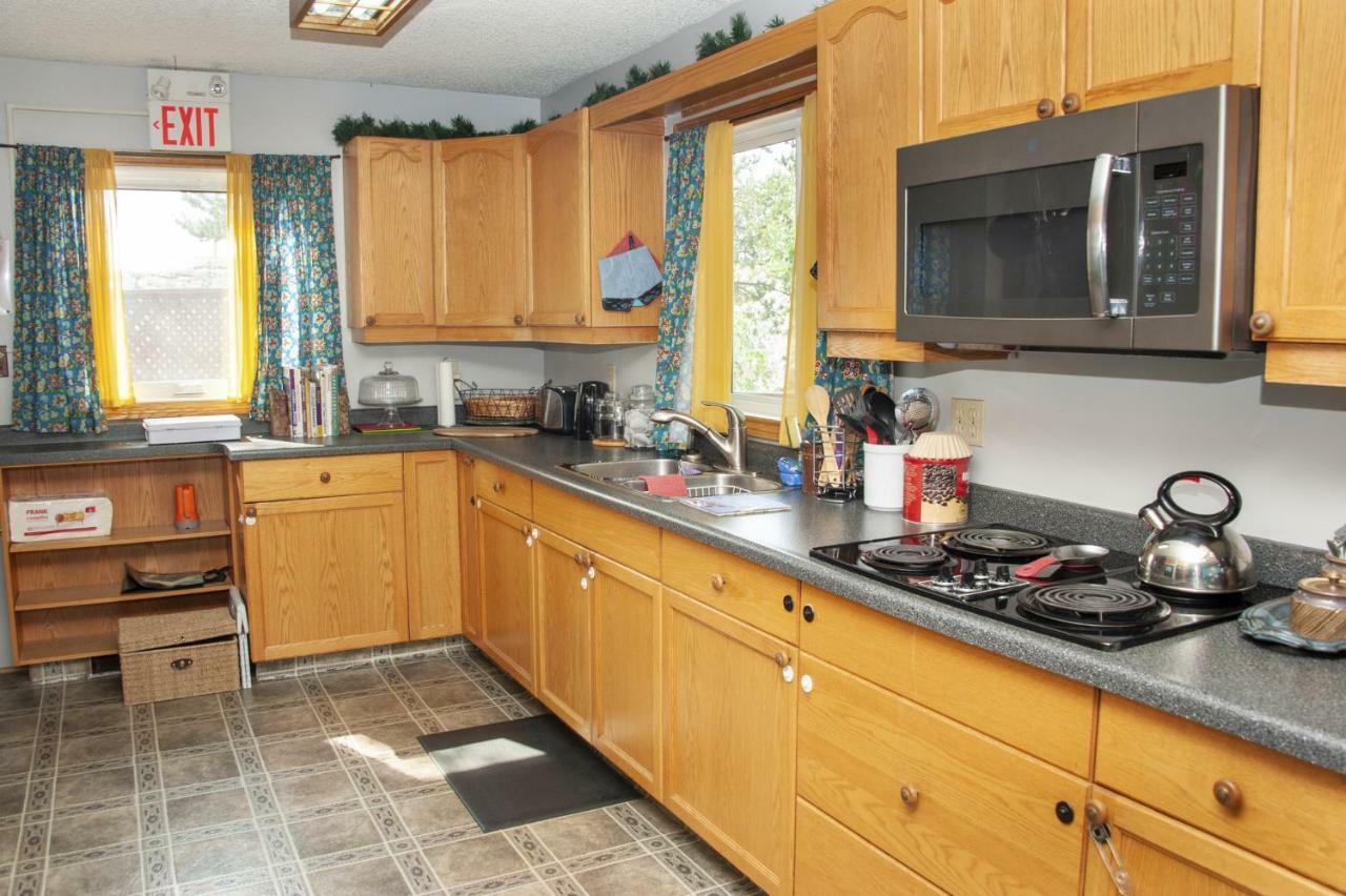 Tiga Bed And Breakfast Yellowknife Eksteriør billede