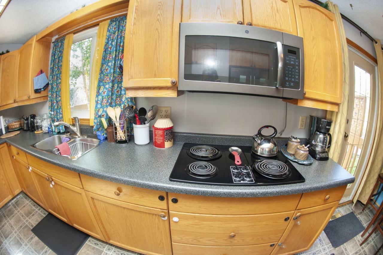 Tiga Bed And Breakfast Yellowknife Eksteriør billede